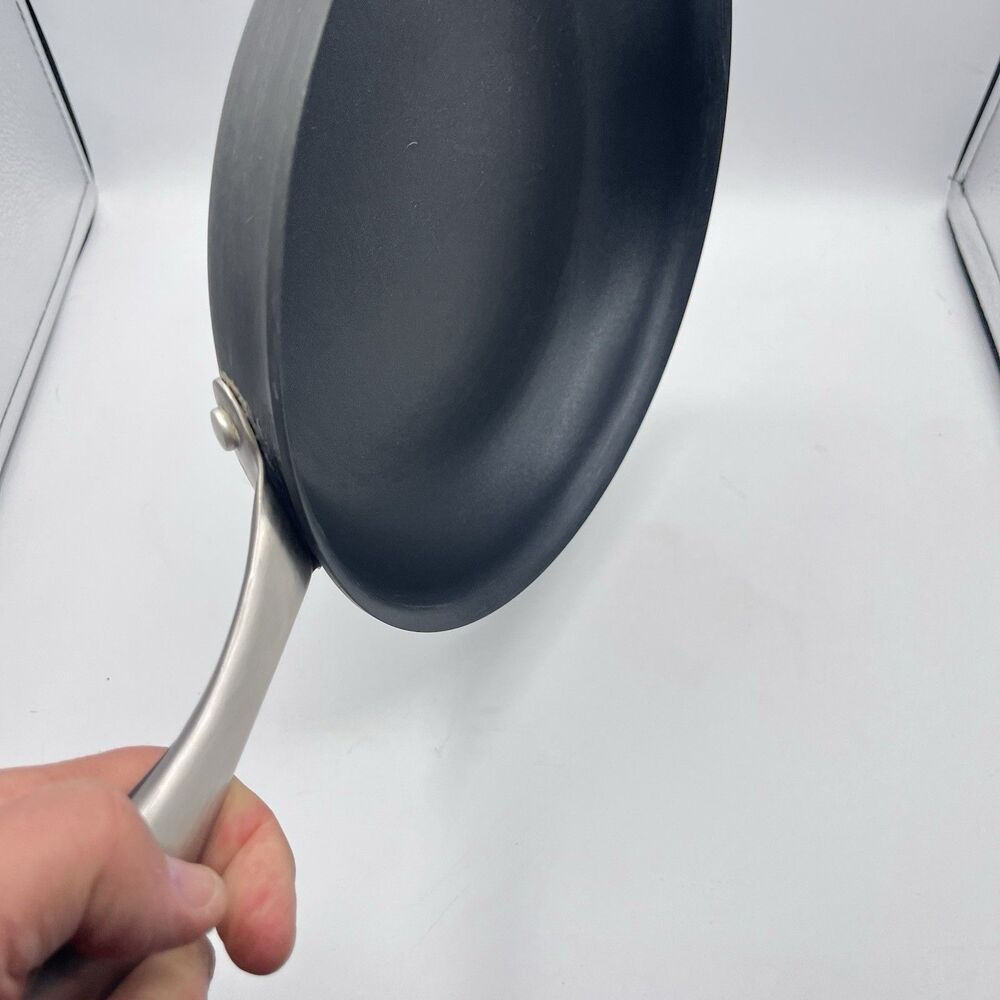 Belgique 9.5 inch Skillet Hard Anodized - Picture 12 of 16
